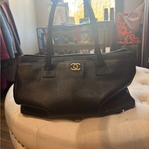 CHANEL Black Leather Shoulder Bag with Gold Accent